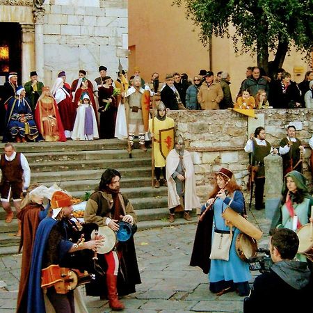 Centralissimo Nel Cuore Del Borgo Suvereto Luaran gambar