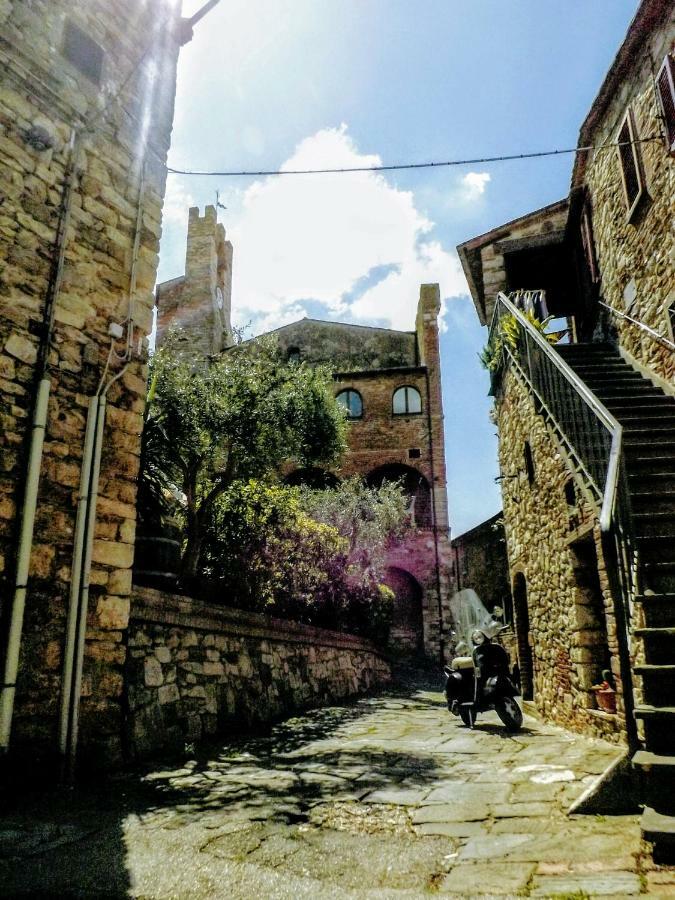 Centralissimo Nel Cuore Del Borgo Suvereto Luaran gambar