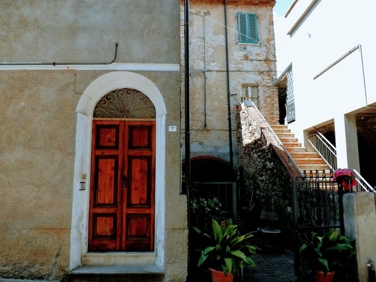 Centralissimo Nel Cuore Del Borgo Suvereto Luaran gambar