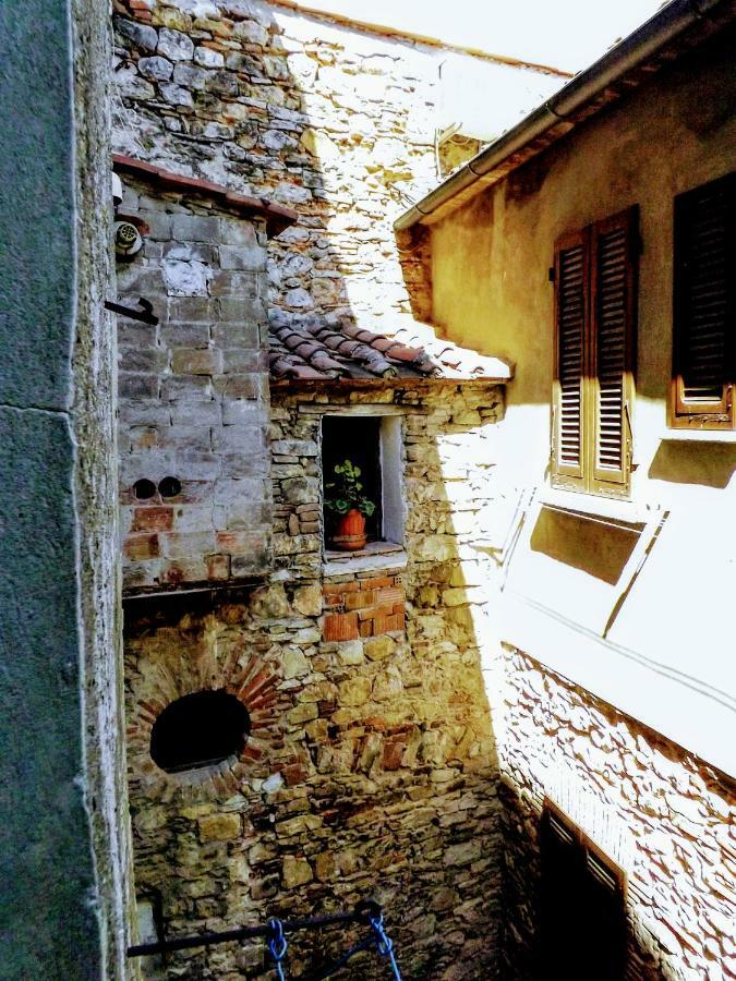 Centralissimo Nel Cuore Del Borgo Suvereto Luaran gambar