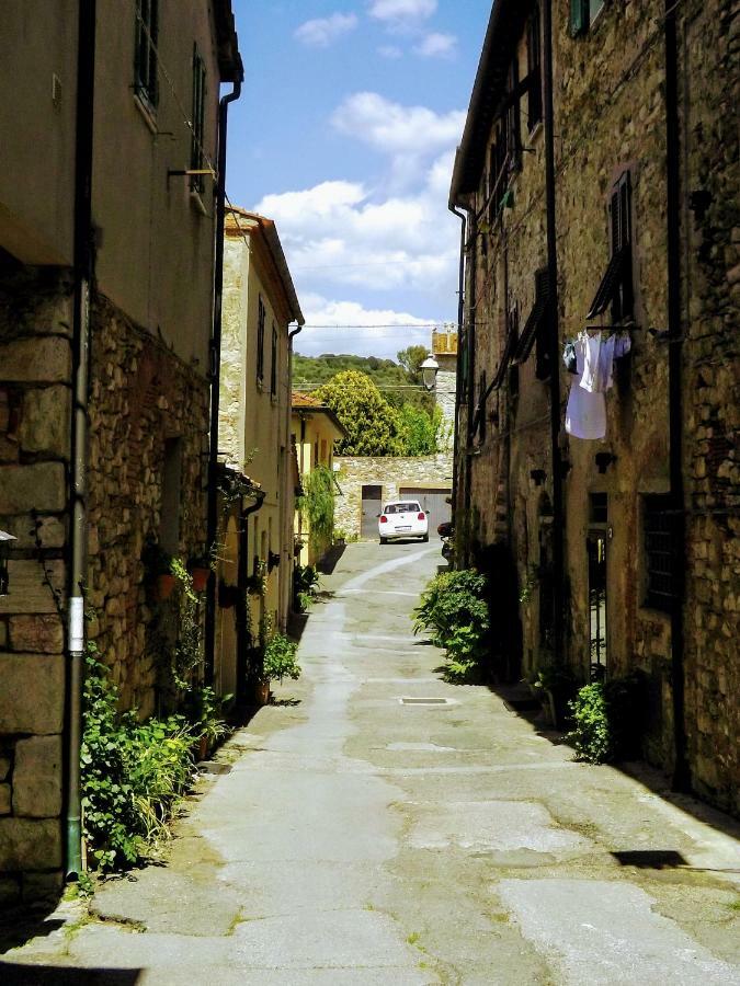 Centralissimo Nel Cuore Del Borgo Suvereto Luaran gambar